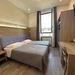 Hotel Midway