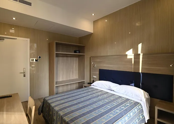 Hotel Midway 3*