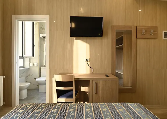 Hotel Midway