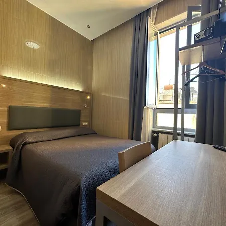 Midway Hotel 3*
