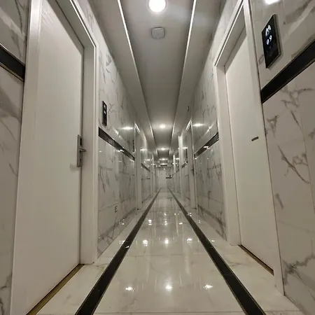 Hotel Midway 3*