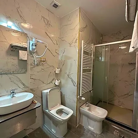 Midway Hotel 3*