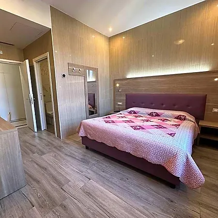 Midway Hotel