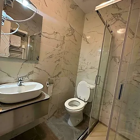 Hotel Midway 3*