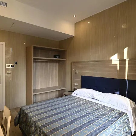 Hotel Midway 3*