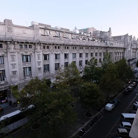 Hotel Midway